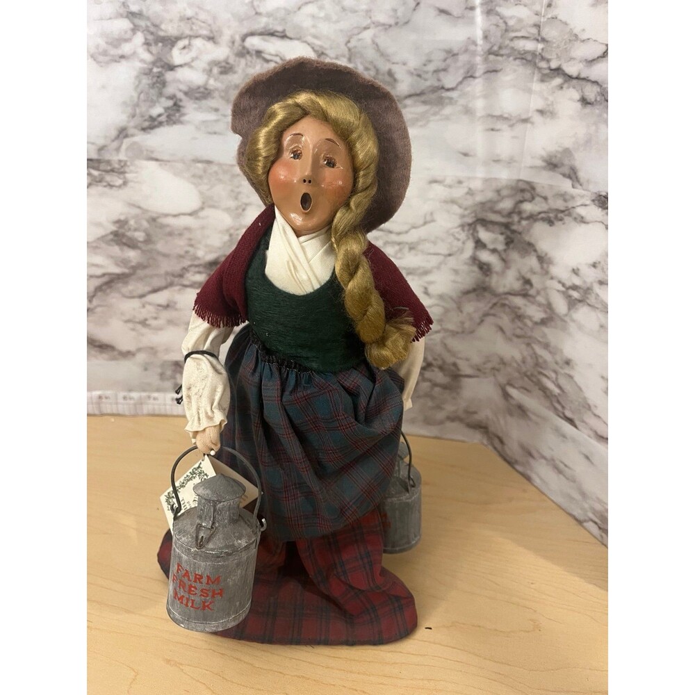 Byers Choice Caroler 1997 Woman Cries Of London Milk Maid Woman Farm Fresh